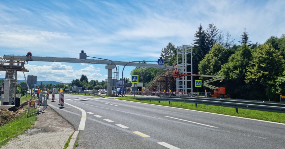 Głogoczów. Zwężenie zakopianki w rejonie powstającej kładki