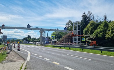 Głogoczów. Zwężenie zakopianki w rejonie powstającej kładki