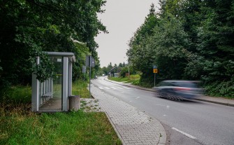 Bysina. To jedyne przejście dla pieszych w tej miejscowości. Radna ma pomysł jak sprawić, żeby było bezpieczne