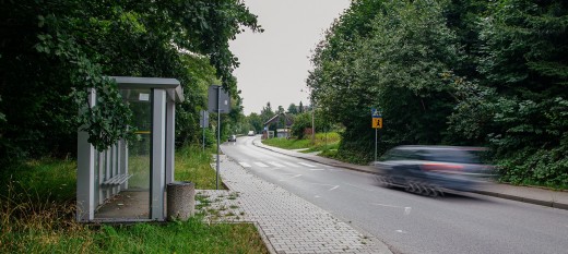 Bysina. To jedyne przejście dla pieszych w tej miejscowości. Radna ma pomysł jak sprawić, żeby było bezpieczne