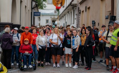 Pielgrzymi z Myślenic i Mszany Dolnej wyruszyli na Jasną Górę. Przed nimi prawie 200 km marszu