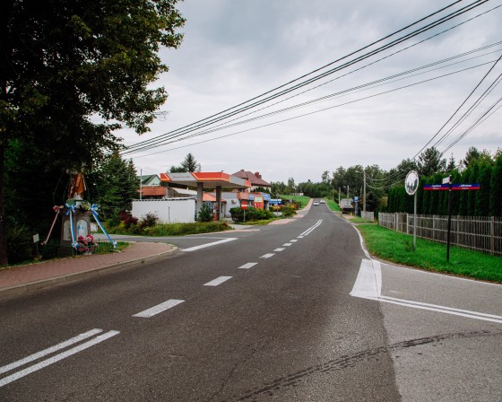 Siepraw. Przejście dla pieszych w okolicach stacji paliw? Starosta wymienia trzy powody dlaczego to się nie uda