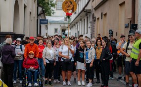 Pielgrzymi z Myślenic i Mszany Dolnej wyruszyli na Jasną Górę. Przed nimi prawie 200 km marszu