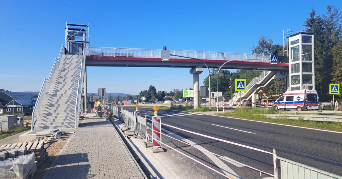 Głogoczów. Kładka ma być gotowa jeszcze we wrześniu. Z Zakopianki znikną pasy