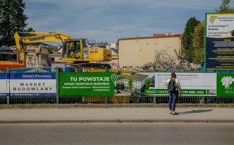 Myślenice. Mieli na to wakacje, ale zaczęli burzyć w roku szkolnym. „Firma przeprowadzająca roboty rozbiórkowe dostała żółtą kartkę”