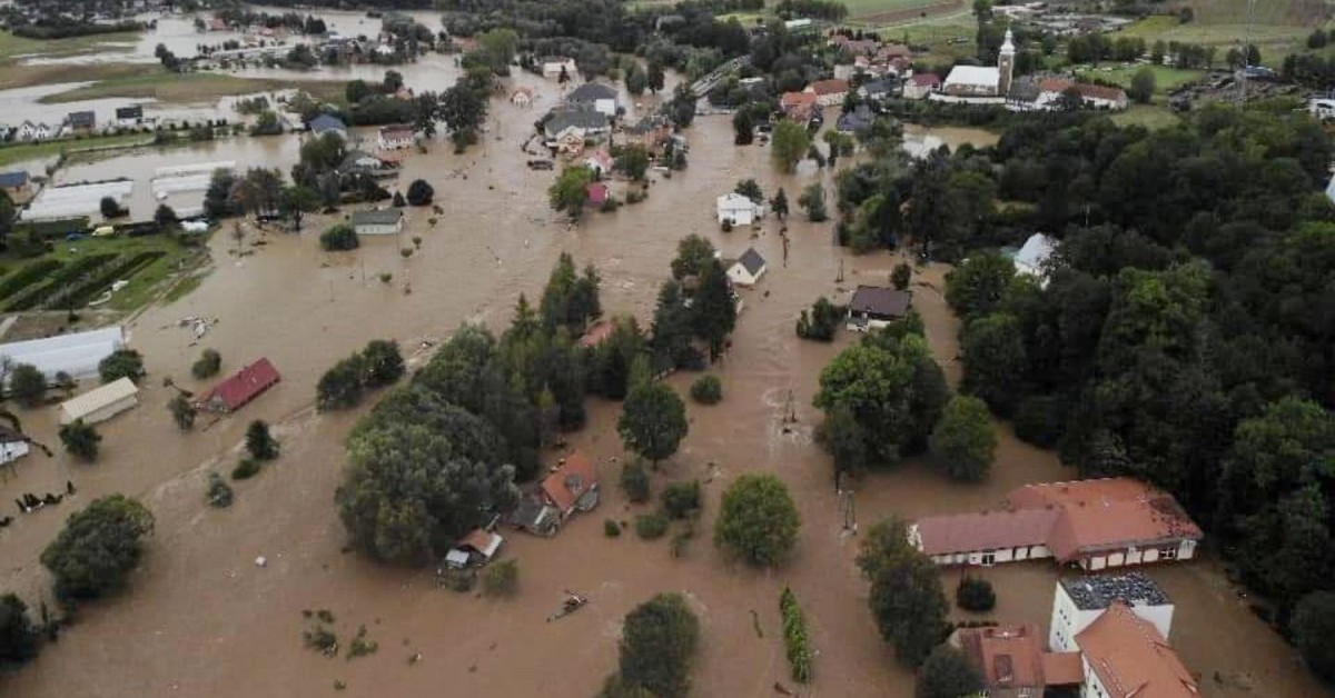 Radni przekazują pieniądze na usuwanie skutków powodzi w Kłodzku i Stroniach Śląskich