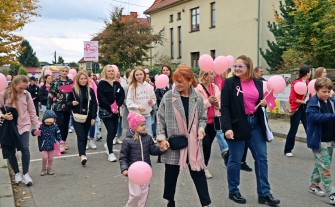 Myślenice. Ulicami miasta przeszedł Marsz Różowej Wstążki 2024