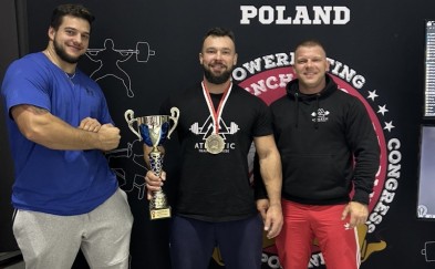 Trójbój siłowy. Mariusz Marszalik, Patryk Sentyrz oraz Tomek Gromada na podium Mistrzostw Polski