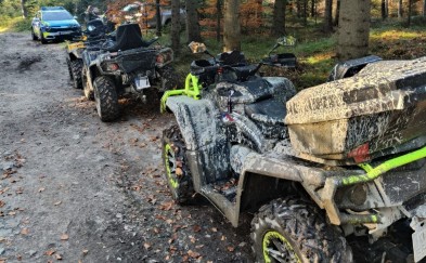 Dzielnicowi łączą siły ze strażą leśną. Wystawili 6 mandatów za nieuprawniony wjazd do lasu