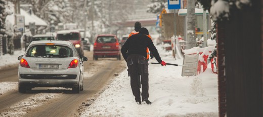 Śniegu jeszcze nie ma, ale wraca temat sprzątania chodników. „Najpierw mieszkańcy chcą chodników, a potem jeszcze chcą ich czyszczenia. Do roboty!”