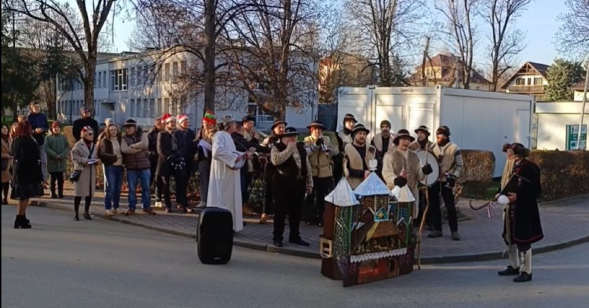 Myślenickie kolędowanie 2024. Śpiewali w szpitalu, dla strażaków i policjantów