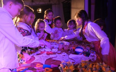 Tokarnia. Mali Kliszczacy z kolędą „Betlejemskie pole śpi”