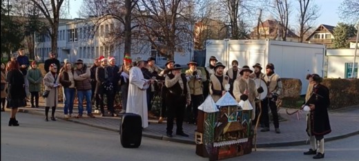 Myślenickie kolędowanie 2024. Śpiewali w szpitalu, dla strażaków i policjantów