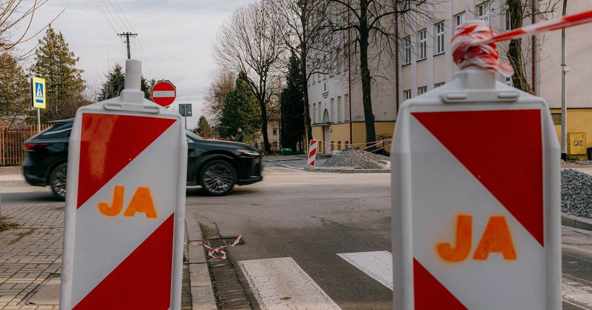 Myślenice. Trwa remont skrzyżowania ulic Piłsudskiego z Jagiellońską. „Będzie bezpieczniej”