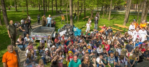 Myślenice. W ramach akcji Posprzątaj z nami Małopolskę chętni zbierali śmieci na Zarabiu