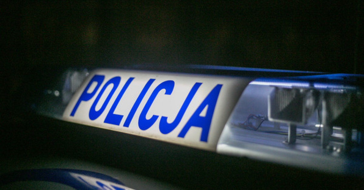 Prawie setką przy przejściu dla pieszych, pod wpływem alkoholu i z dziećmi w samochodzie