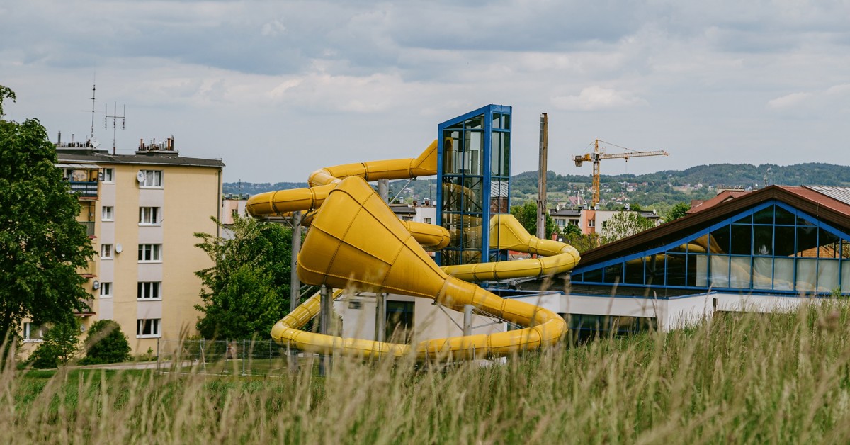 Myślenice. Trzecia niecka basenu opóźniona o rok. Rosną koszty remontu, a radni dokładają 1,8 mln zł