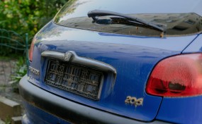 Zgubiłeś tablicę rejestracyjną lub ktoś ci ją ukradł? Warto wiedzieć co robić w takiej sytuacji
