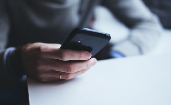 UWAGA! Kolejna metoda oszustów. Tym razem podszywają się pod firmy i wyłudzają płatności za faktury i usługi