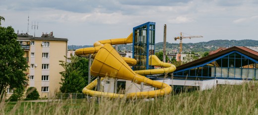 Myślenice. Trzecia niecka basenu opóźniona o rok. Rosną koszty remontu, a radni dokładają 1,8 mln zł