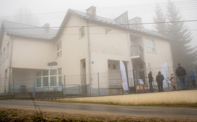 Szkoła piąty rok stoi pusta. Radna dopytuje co dalej z budową COM na Chełmie