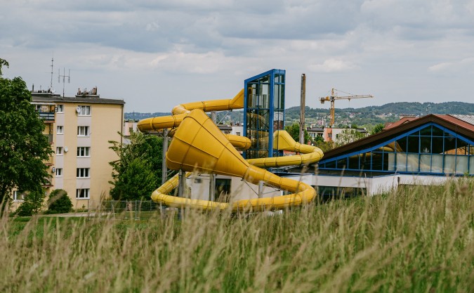 Myślenice. Trzecia niecka basenu opóźniona o rok. Rosną koszty remontu, a radni dokładają 1,8 mln zł