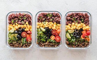 Kto zamawia diety pudełkowe w Krakowie? Catering docenia coraz więcej mieszkańców