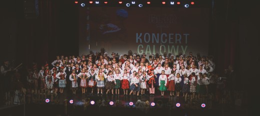 Ziemia Myślenicka ma 40 lat. na scenie MOKiS zaprezentowała się w jubileuszowym koncercie