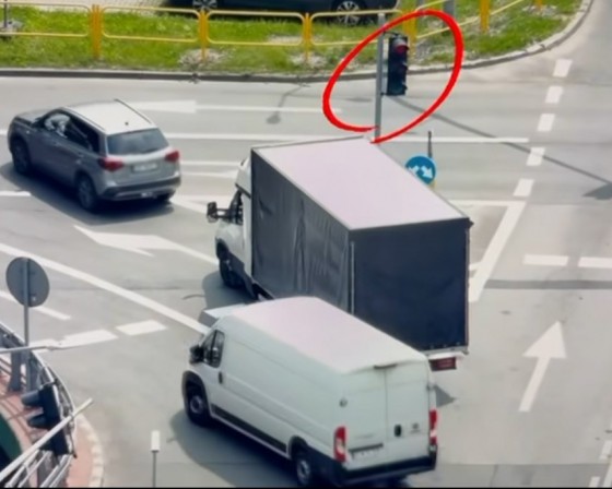 Myślenice. Skrzyżowanie przy estakadzie. W ciągu 2 godzin 13 kierowców przejechało na czerwonym świetle
