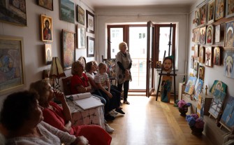 Dobczyce. „Wiarą malowane” to prace inspirowane wiarą, nadzieją i modlitwą