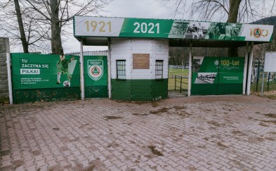 Wejście na stadion Dalinu Myślenice w takim wydaniu to już historia. Właśnie przestało istnieć