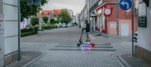 Jak korzystać z hulajnogi elektrycznej? Policja przypomina przepisy