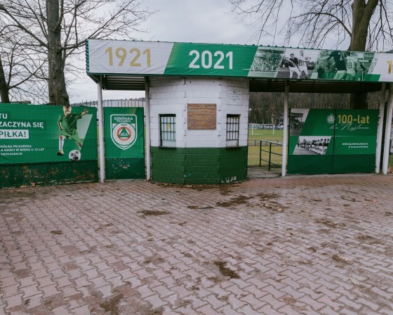 Wejście na stadion Dalinu Myślenice w takim wydaniu to już historia. Właśnie przestało istnieć