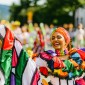 Folkowa Parada 2025. Kolorowy korowód artystów przeszedł ulicami Myślenic