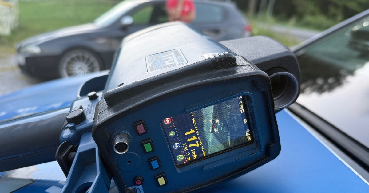 Policjanci na drogach powiatu myślenickiego. Kierowcy tracą dowody rejestracyjne i prawa jazdy