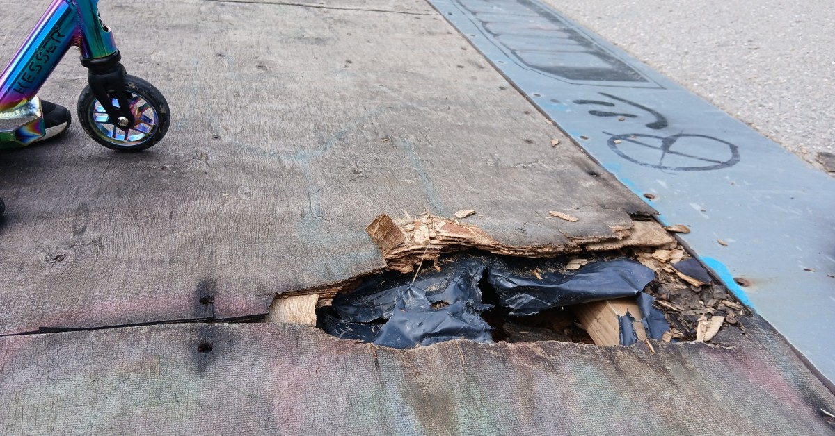 Dobczyce. Skatepark pod zaporą się sypie. „Pasowałoby zrobić delikatne odświeżenie”