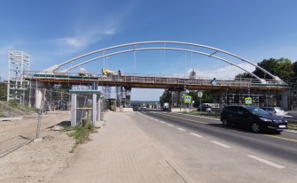 Zakopianka. Kolejny tydzień z korkami w Myślenicach. Tym razem przy budowie kładki