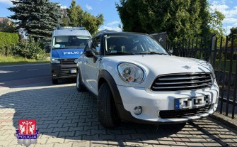 Lubień. Wjechał w samochód i ogrodzenie, a potem uciekł. Miał prawie 2,5 promila