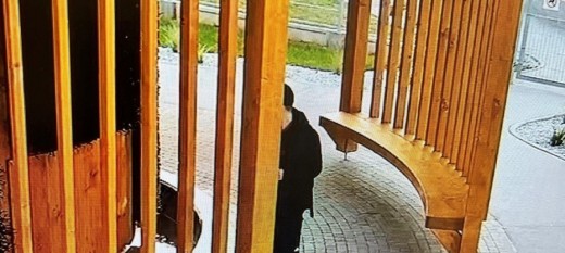 Dobczyce. Pomalował tężnię pisakiem. Gmina daje mu ultimatum