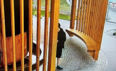 Dobczyce. Pomalował tężnię pisakiem. Gmina daje mu ultimatum