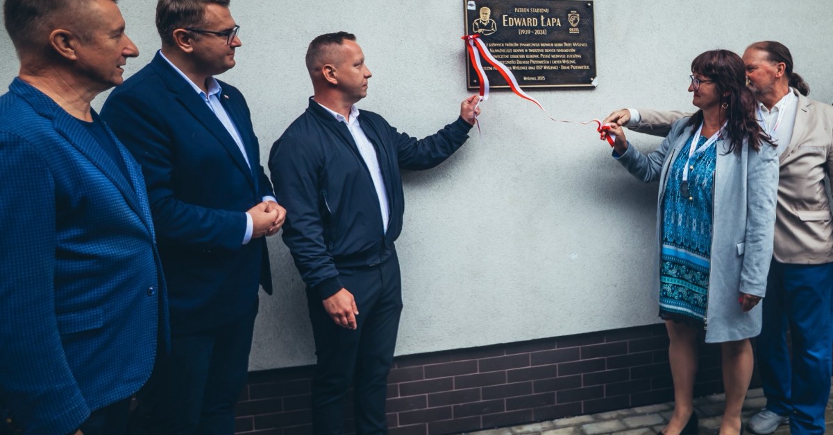 Stadion Orła Myślenice zyskał imię Edwarda Łapy. Społeczność klubu i OSP oddała hołd zmarłemu prezesowi