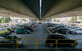 Myślenice. Koniec z wystawianiem aut na sprzedaż? Radni przyjęli regulamin parkingu pod estakadą