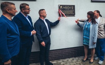 Stadion Orła Myślenice zyskał imię Edwarda Łapy. Społeczność klubu i OSP oddała hołd zmarłemu prezesowi