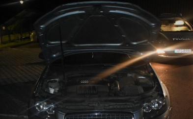 Siepraw. Wjechał w rów. Miał 2,5 promila. Świadkowie nie pozwolili mu odejść