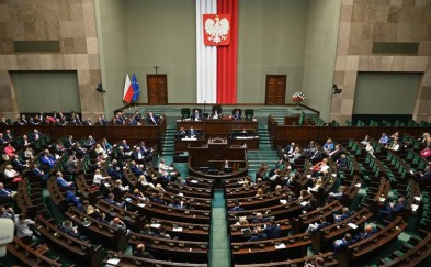 Pomysł likwidacji dwukadencyjności burmistrzów i prezydentów trafił do Sejmu. Ten daje mu zielone światło