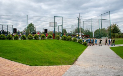 Jawornik. Boisko i plac zabaw przy szkole podstawowej otwarte