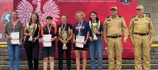 Karina Kalinowska oraz Iwona Piekarz najszybsze w Polsce w Mistrzostwach Strażaków w biegu po schodach