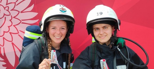 Karina Kalinowska oraz Iwona Piekarz najszybsze w Polsce w Mistrzostwach Strażaków w biegu po schodach
