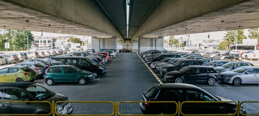 Myślenice. Koniec z wystawianiem aut na sprzedaż? Radni przyjęli regulamin parkingu pod estakadą