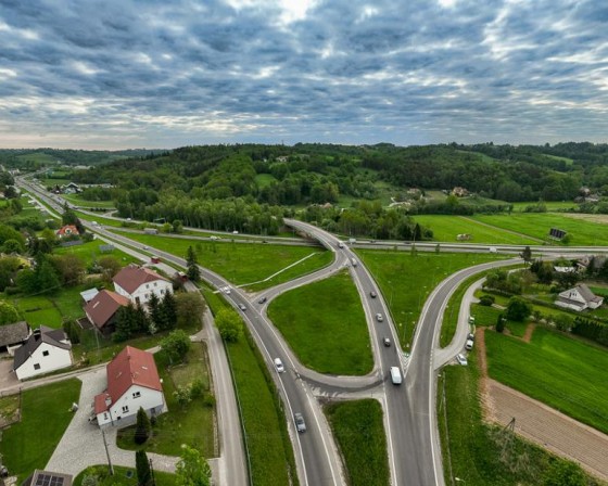 Przedstawili plan na zakorkowaną zakopiankę. Ruch na trasie Myślenice-Kraków mają rozładować drogi lokalne